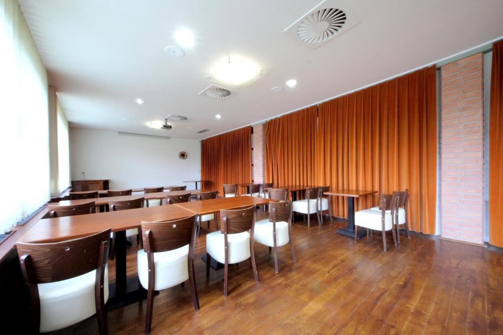 Hotel S-Centrum Benesov  Exterior foto