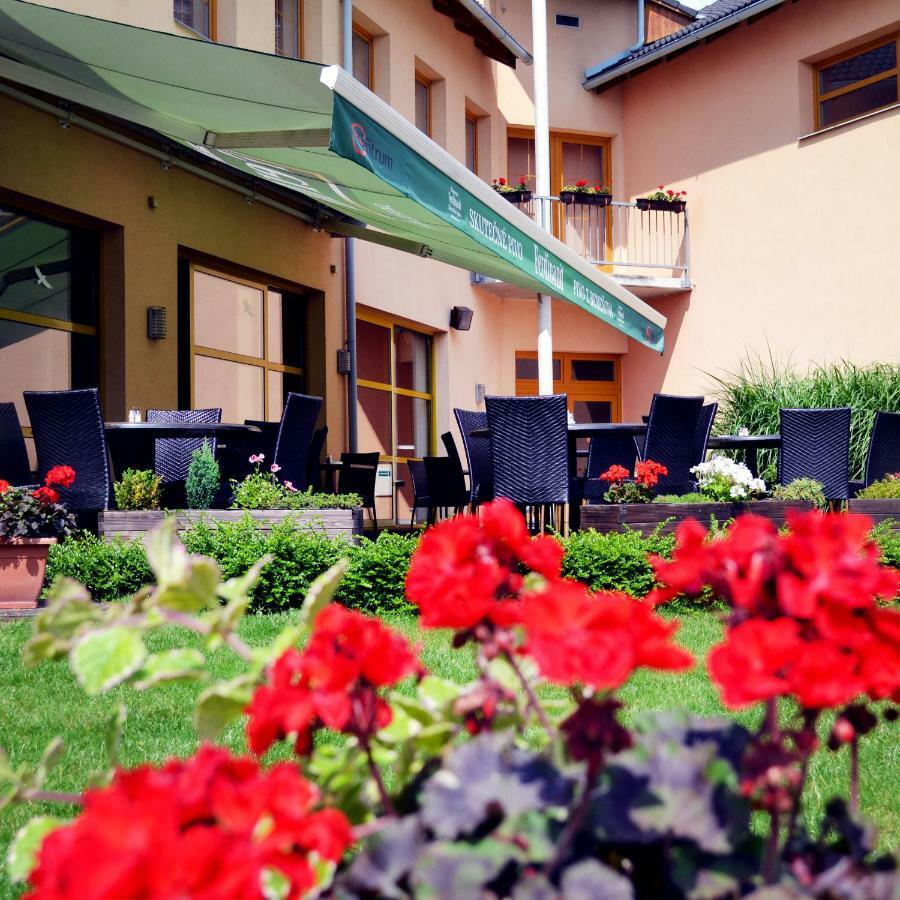 Hotel S-Centrum Benesov  Exterior foto